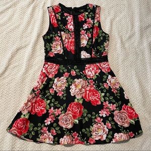 WOMEN’S DISNEY PRINCESS DRESS